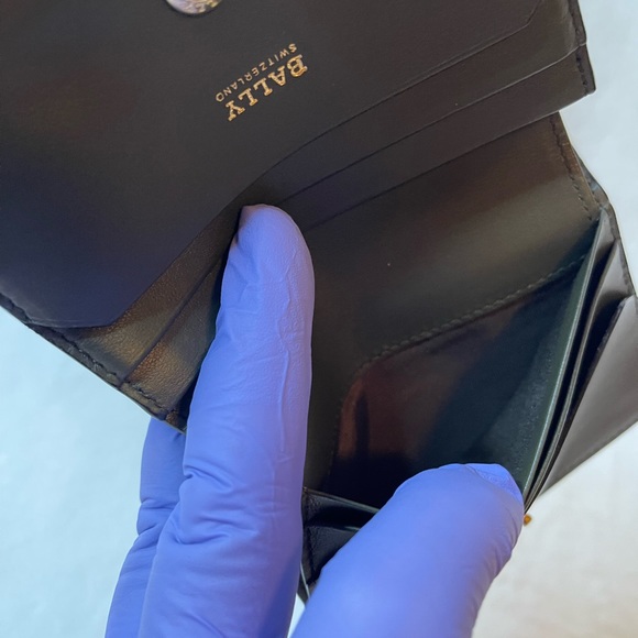 Bally lavender business card holder, EUC - Picture 4 of 7